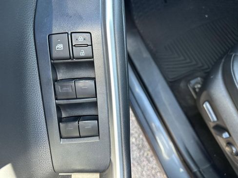 Used 2023 Toyota Highlander XLE image 17