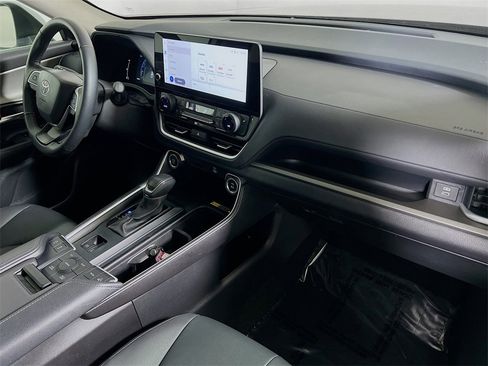 Certified 2025 Toyota Grand Highlander XLE image 27