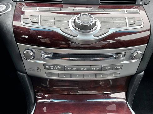 Used 2018 INFINITI Q70 L 3.7 image 17