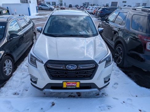 Used 2022 Subaru Forester Touring image 2