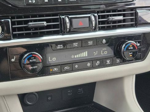 Certified 2022 Nissan Pathfinder SL w/ SL Premium Package FWD image 22