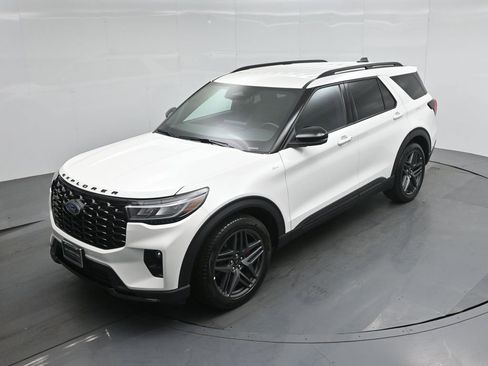 Certified 2025 Ford Explorer ST-Line w/ Premium Package image 40