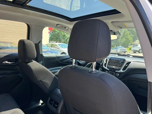 Used 2018 Chevrolet Equinox LT w/ Sun & Infotainment Package AWD/4WD image 16