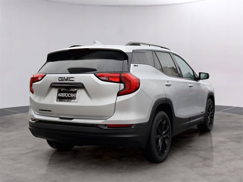 Used 2020 GMC Terrain SLT w/ Elevation Edition image 5