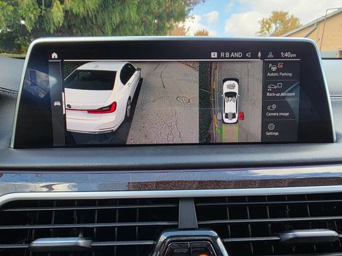 Used 2020 BMW 750i xDrive w/ Executive Package image 27