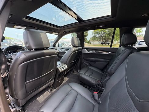 Used 2023 Cadillac XT6 Sport w/ Technology Package AWD/4WD image 25