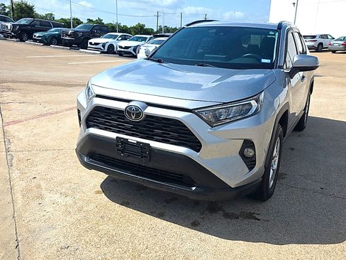 Used 2020 Toyota RAV4 XLE FWD image 3