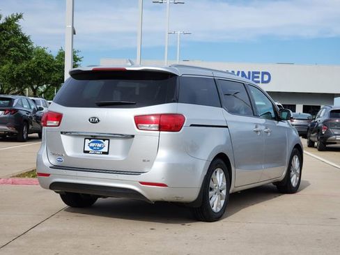 Used 2017 Kia Sedona EX FWD image 3