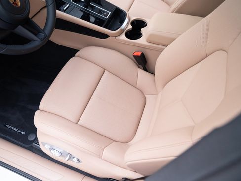 Certified 2026 Porsche Macan AWD/4WD image 25