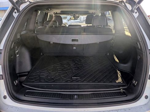 Used 2023 Jeep Grand Cherokee Altitude image 23