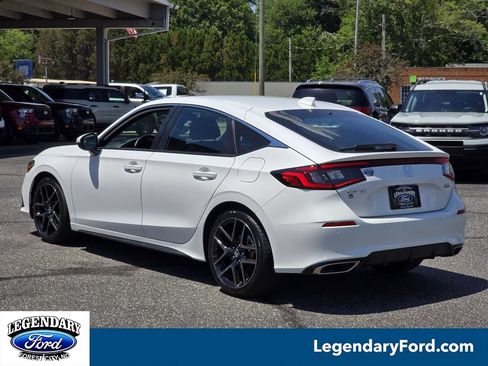 Used 2024 Honda Civic Sport Touring image 2