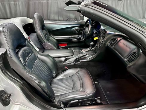 Used 2001 Chevrolet Corvette Convertible w/ Preferred Equipment Group2 image 20