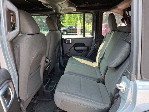 Used 2024 Jeep Wrangler Unlimited w/ Convenience Group AWD/4WD image 11