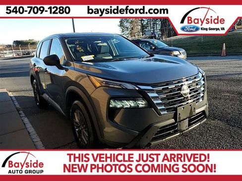 Used 2024 Nissan Rogue S image 1