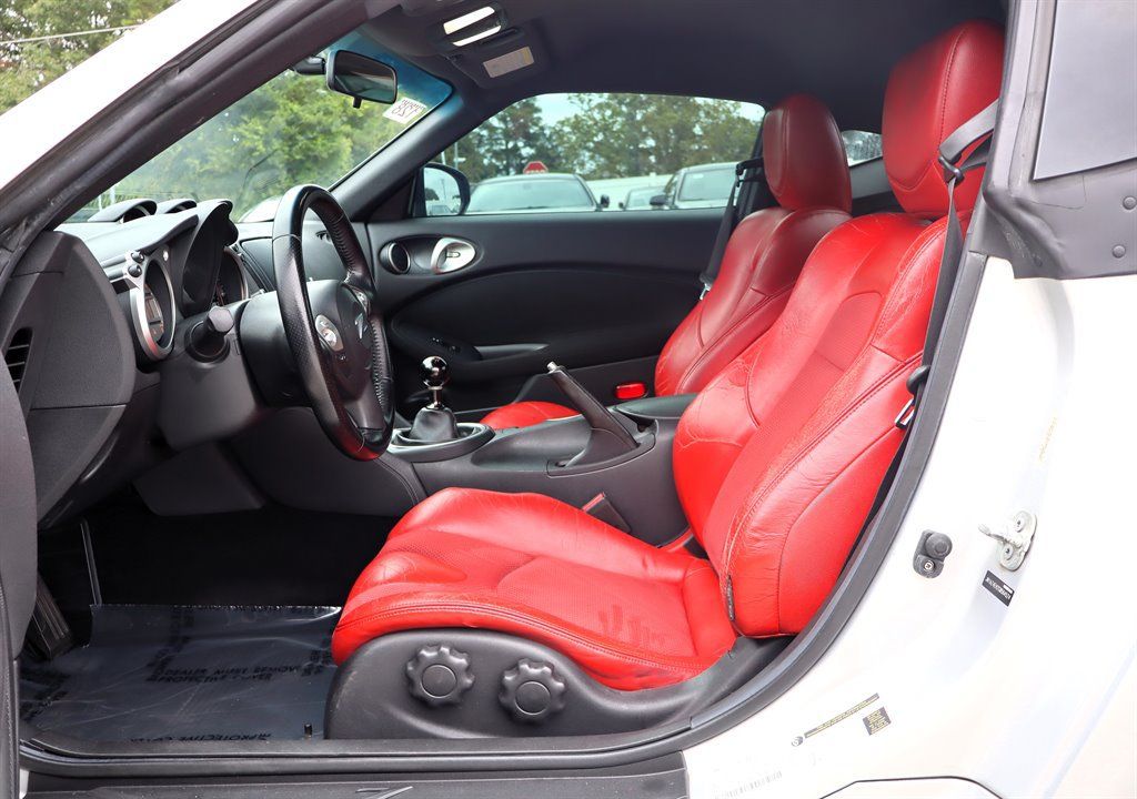 Used 2012 Nissan 370Z Coupe RWD image 12