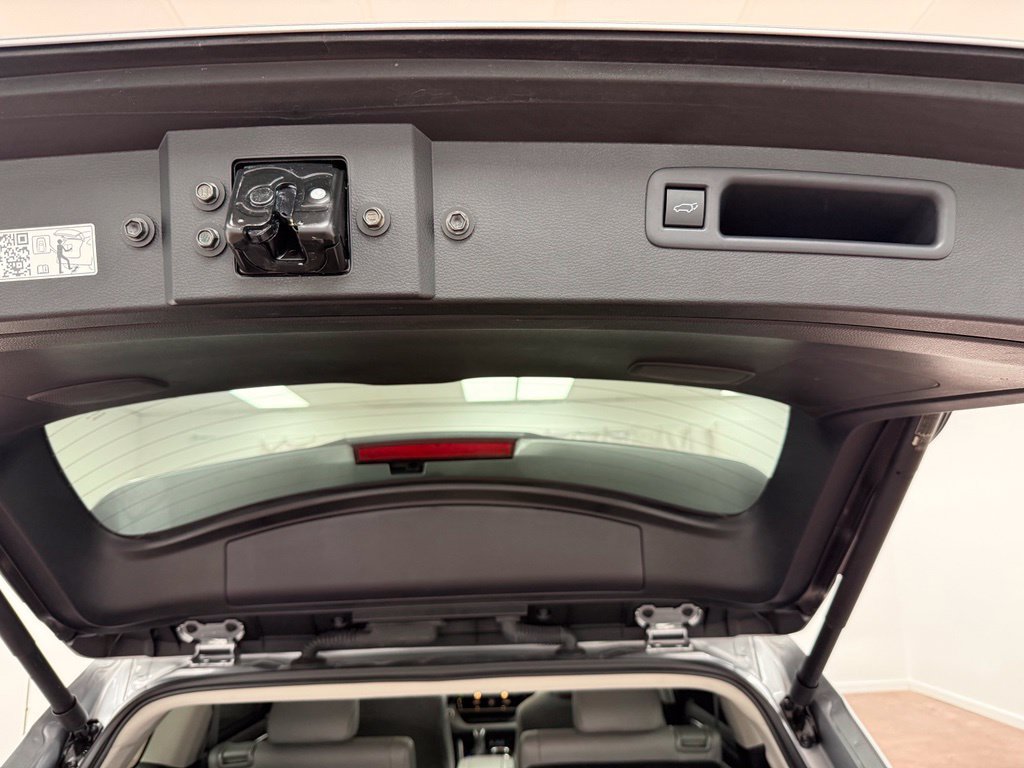 Used 2025 Toyota Highlander Platinum AWD/4WD image 23