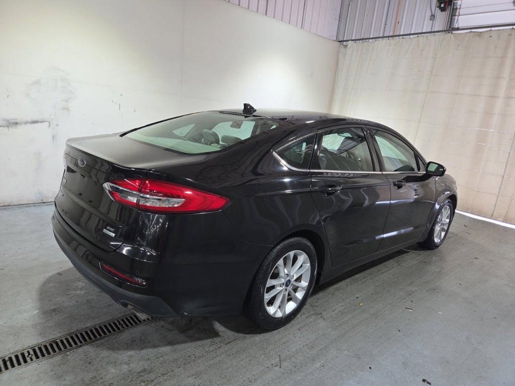 Used 2020 Ford Fusion SE FWD image 10