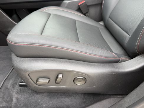 Used 2024 Chevrolet Traverse Z71 AWD/4WD image 29