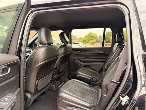 Used 2025 Jeep Grand Cherokee L Laredo RWD image 17