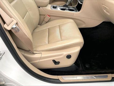 Used 2018 Jeep Grand Cherokee Limited w/ Luxury Group II AWD/4WD image 38