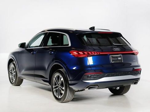 Certified 2025 Audi Q5 Premium w/ Convenience Package AWD/4WD image 5