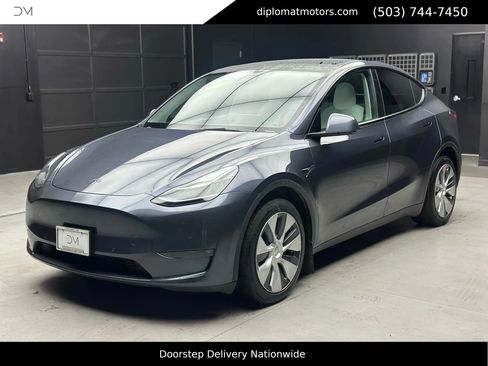 Used 2022 Tesla Model Y Long Range image 1