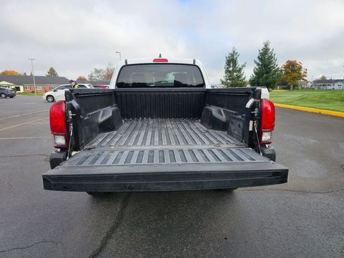 Used 2020 Toyota Tacoma SR image 21