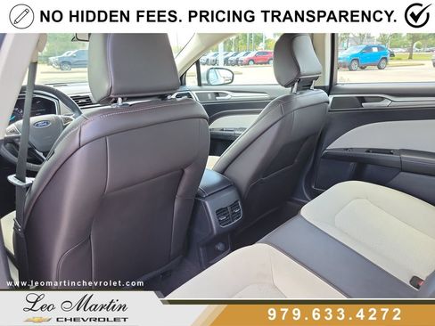 Used 2020 Ford Fusion SE w/ Equipment Group 151A FWD image 9