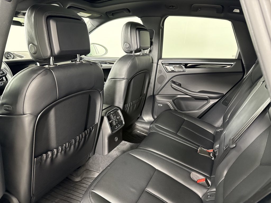 Certified 2025 Porsche Macan S AWD/4WD image 26
