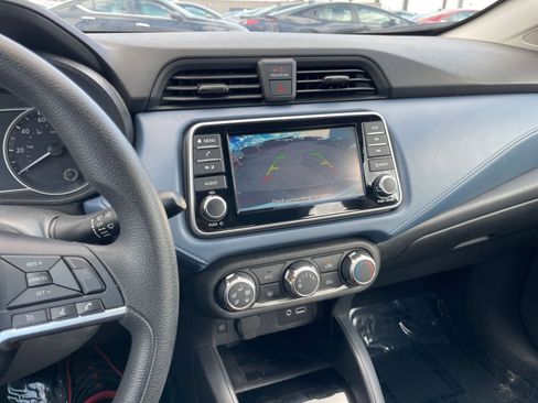 Used 2025 Nissan Versa SV image 17