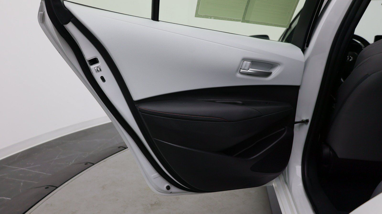 Used 2024 Toyota Corolla SE FWD image 23