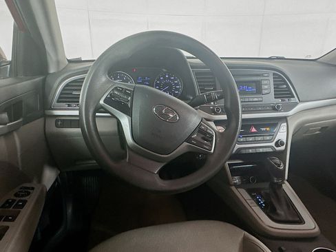 Used 2017 Hyundai Elantra SE FWD image 17