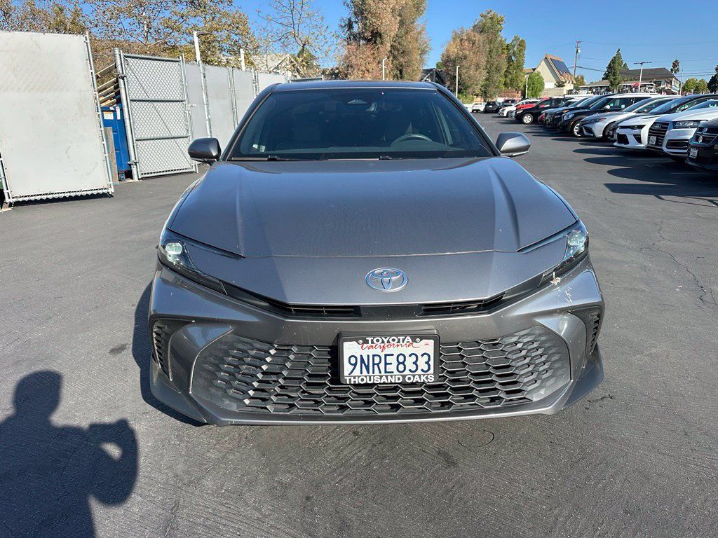 Used 2025 Toyota Camry SE FWD image 5
