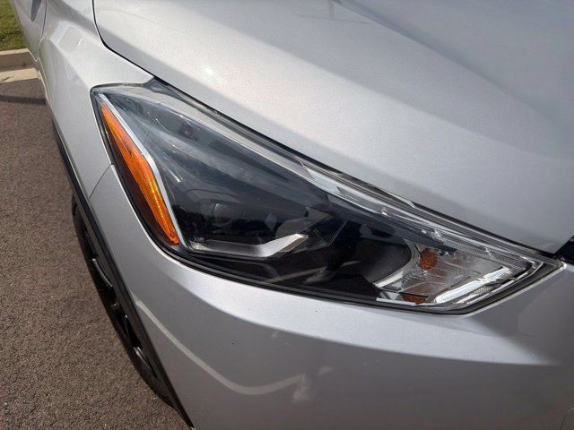 Used 2020 Nissan Kicks SR w/ SR Premium Package FWD image 4
