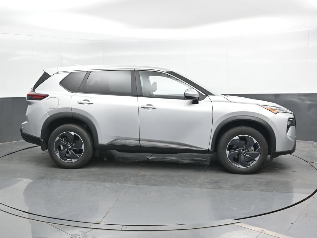 Used 2025 Nissan Rogue SV AWD/4WD image 5