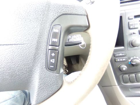 Used 2004 Volvo V70 AWD/4WD image 9
