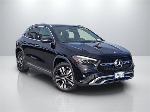 Used 2025 Mercedes-Benz GLA 250 4MATIC image 1