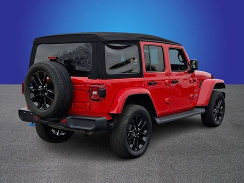 Used 2022 Jeep Wrangler Unlimited Sahara w/ Cold Weather Group AWD/4WD image 4