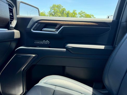 Used 2023 Chevrolet Silverado 1500 High Country w/ High Country Premium Package AWD/4WD image 38