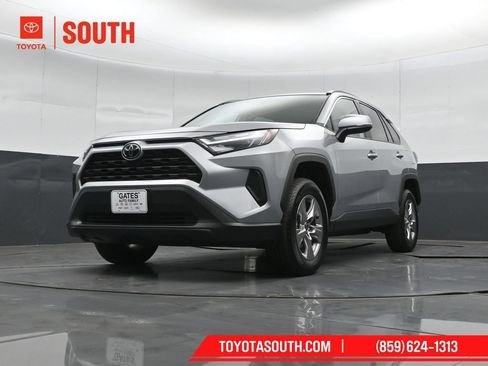 Used 2025 Toyota RAV4 XLE AWD/4WD image 39