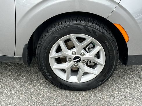 Used 2025 Kia Soul LX w/ LX Technology Package FWD image 12