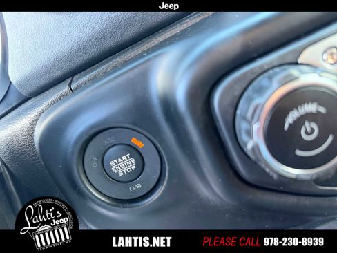 Used 2022 Jeep Wrangler Unlimited Sahara image 17