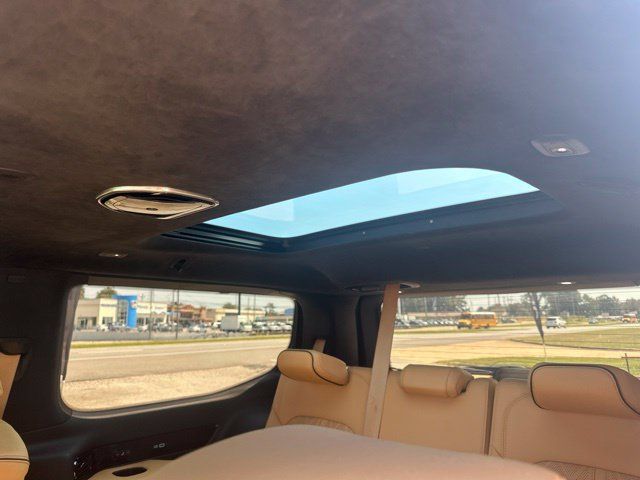Used 2023 Jeep Grand Wagoneer Series III AWD/4WD image 43