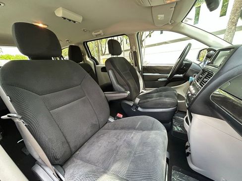 Used 2019 Dodge Grand Caravan SE FWD image 29