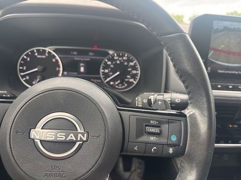 Used 2023 Nissan Rogue SL w/ SL Premium Package image 17