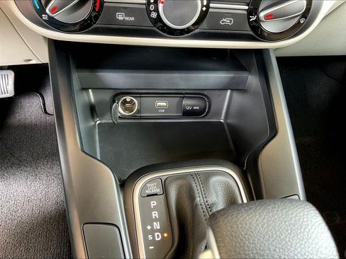 Used 2025 Kia Soul LX w/ LX Technology Package FWD image 14