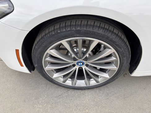 Used 2023 BMW 530e w/ Premium Package image 13