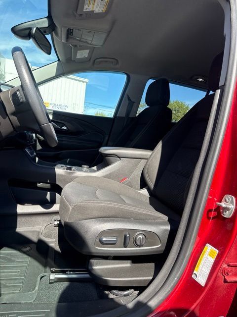 Used 2024 GMC Terrain SLE w/ Driver Convenience Package FWD image 16