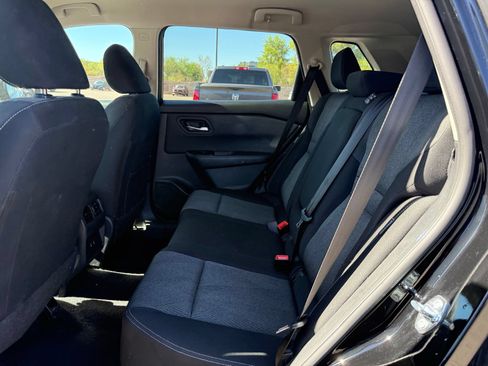 Certified 2025 Nissan Rogue SV FWD image 8