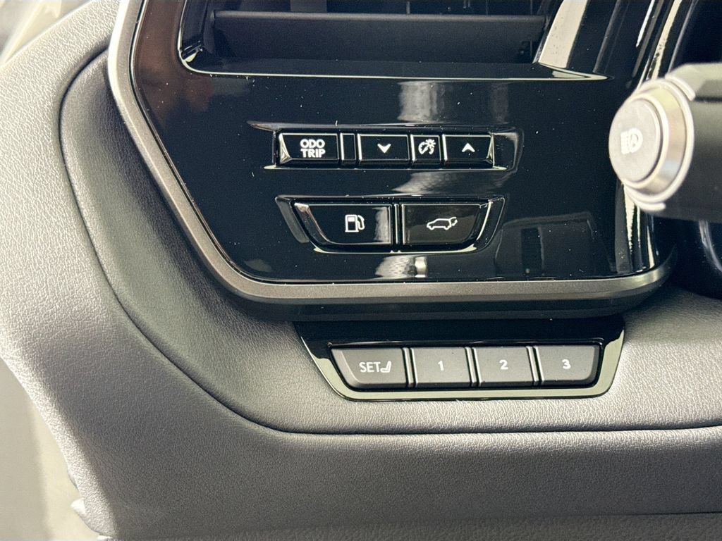 Used 2025 Lexus TX 500h AWD w/ Technology Package image 10